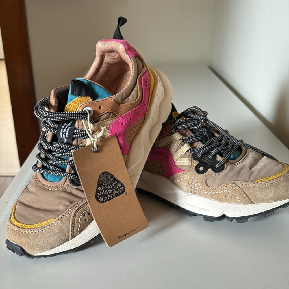 BNWT Flower Mountain Yamano Sneaker